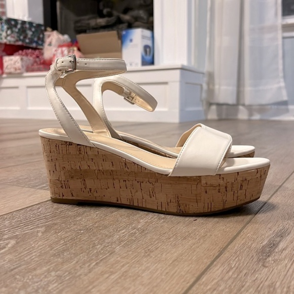 NWOT Nine West White Cork Wedges Size 9